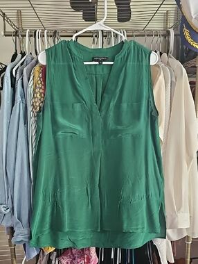 Banana Republic Emerald Green Sleeveless V-Neck Silk Camisole